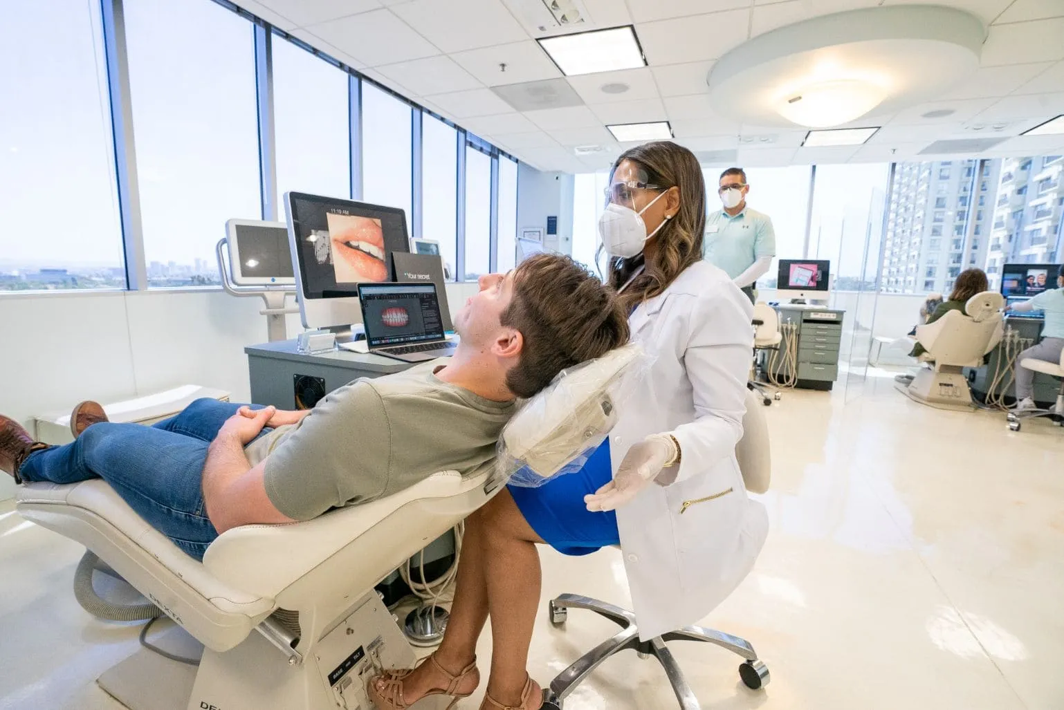 Benefits of Light Therapy for Orthodontic Patients in Beverly Hills